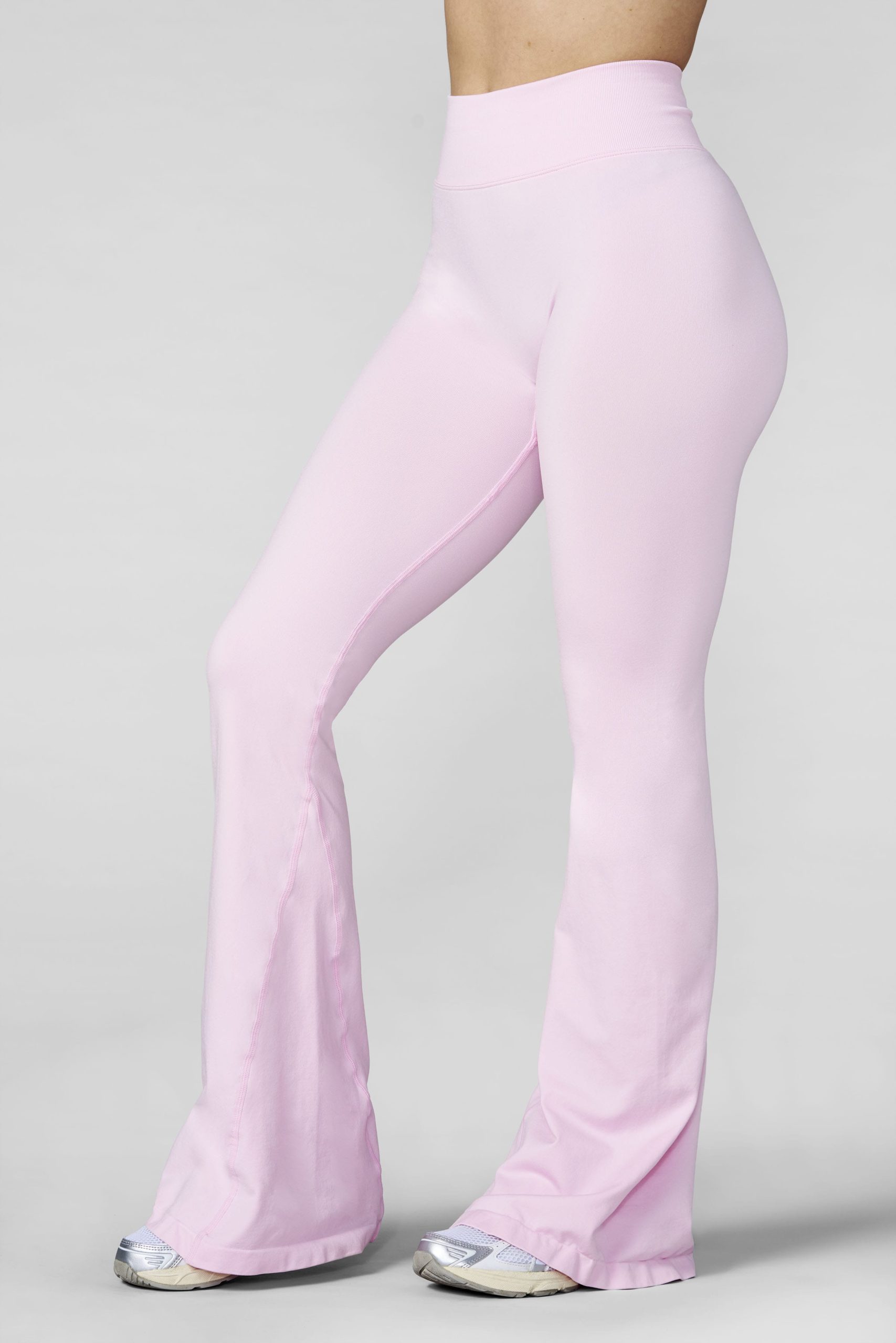 W2206 - Curve Seamless Flare Leggings (Reg) - Image 4